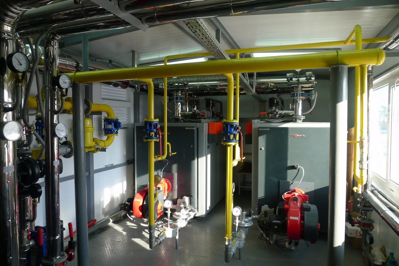 Блочно модульная газовая котельная с котлами ivar superrac 810. Блочно модульная котельная бмк-2,794. Блок модульная котельная streamrator 3000. Модульные котельные на газе. Модульные котельные на газе.