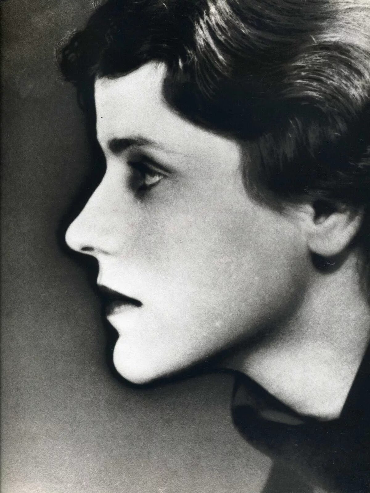 Элизабет ли Миллер. Lee Miller Penrose. Lee Miller фотограф. Ли миллер в ванне гитлера