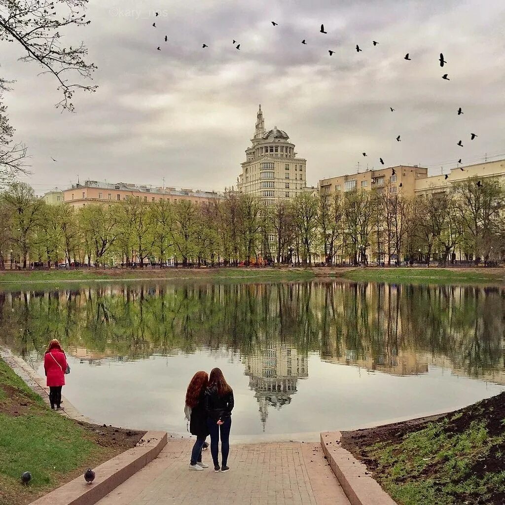 Улицы москвы погулять. Патриаршие пруды парк. Пруды в Патриаршем саду. Царицыно Патриаршие пруды. Парк Горького Патриаршие пруды Москва.