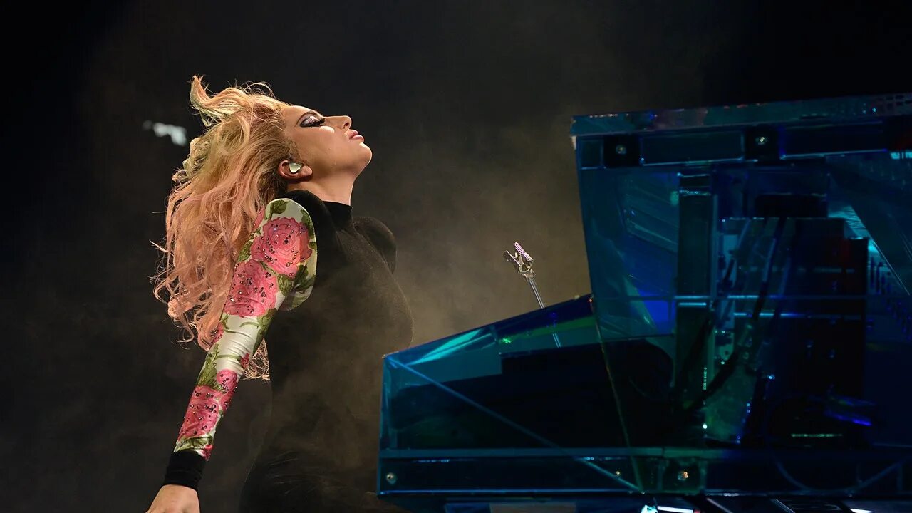 Леди гага chromatic ball tour. Lady gaga live. Lady gaga. Джоанн тур гага. Концерт мировых звезд.