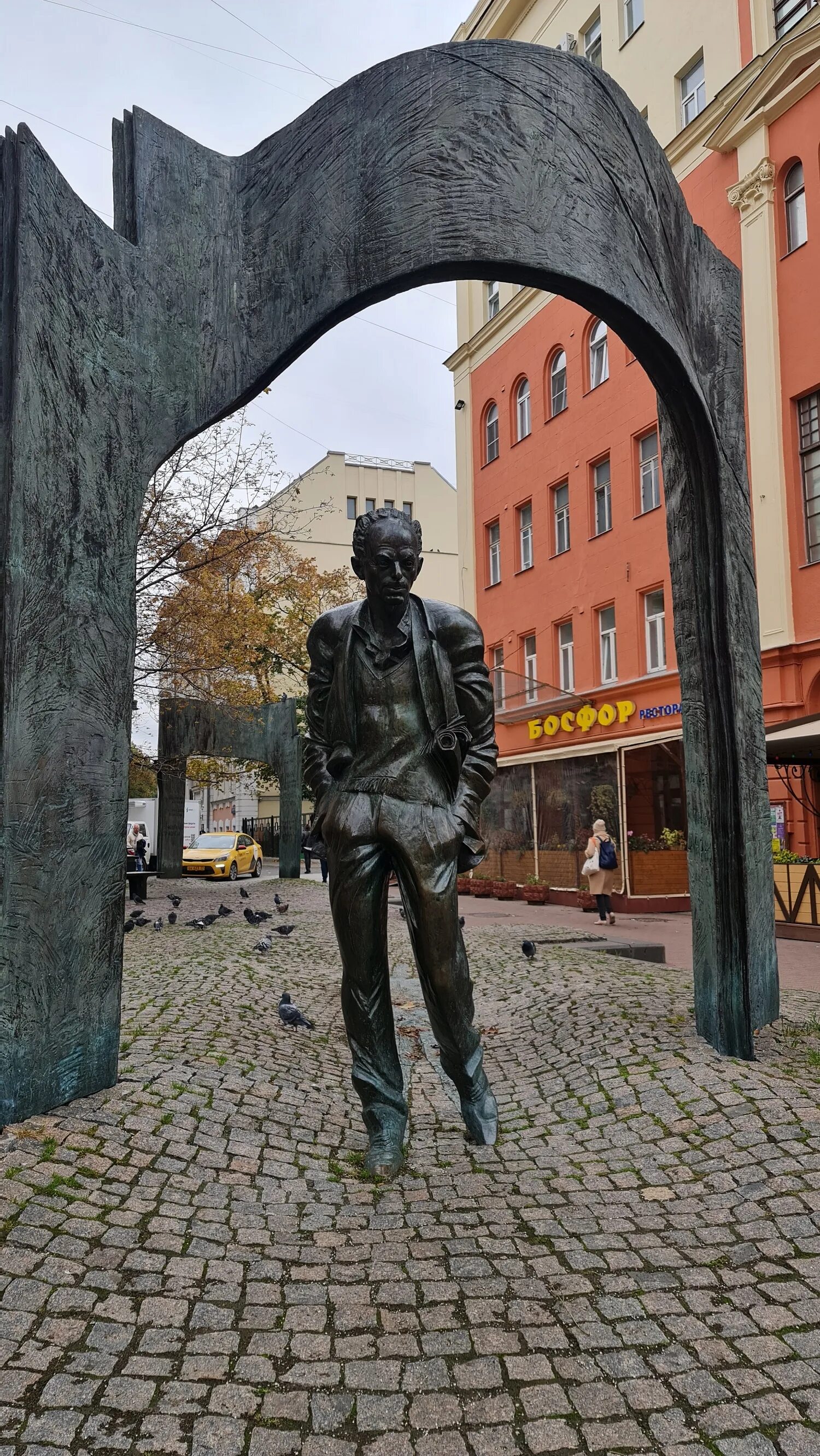 Памятник булату окуджаве на арбате. Арбат 43 памятник окуджаве\. Дом булата окуджавы на арбате. Арбат 43 памятник окуджаве\. Памятники булату окуджаве в москве.