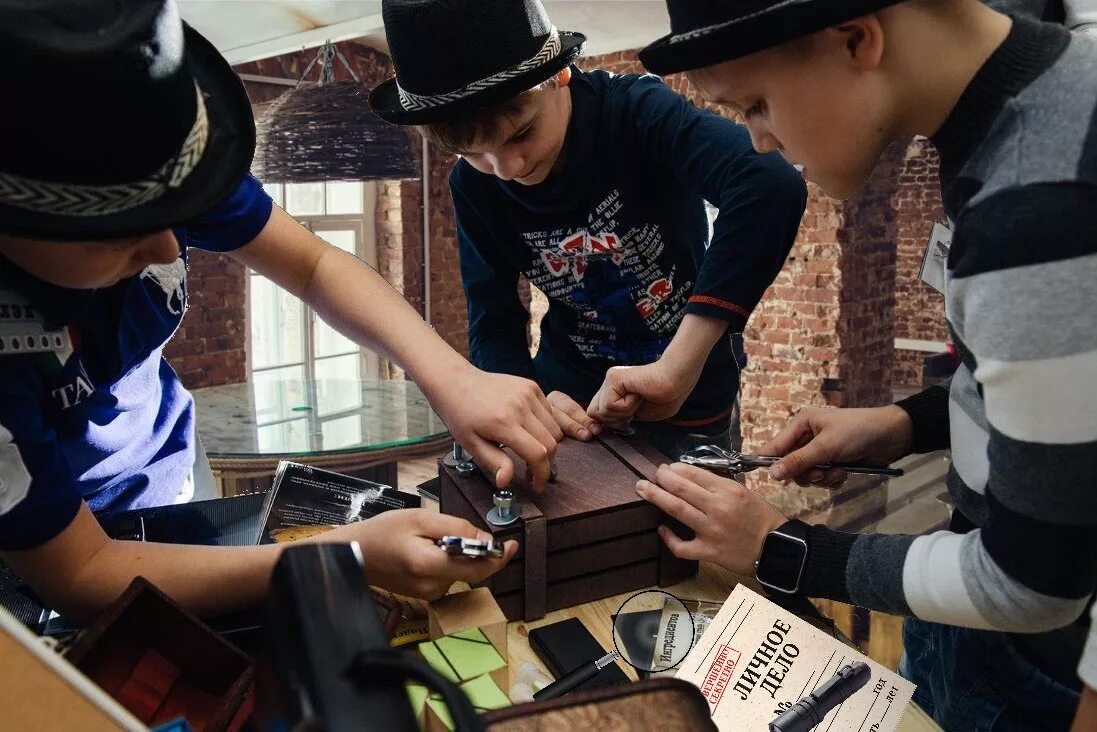 Квест игра казань. Квест игра казань. Квест тайна поместья казань. Джуманджи квест москва. Квест код да винчи.