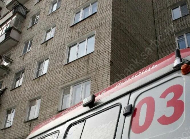 Выйти через балкон. Пожарный выход через балкон.