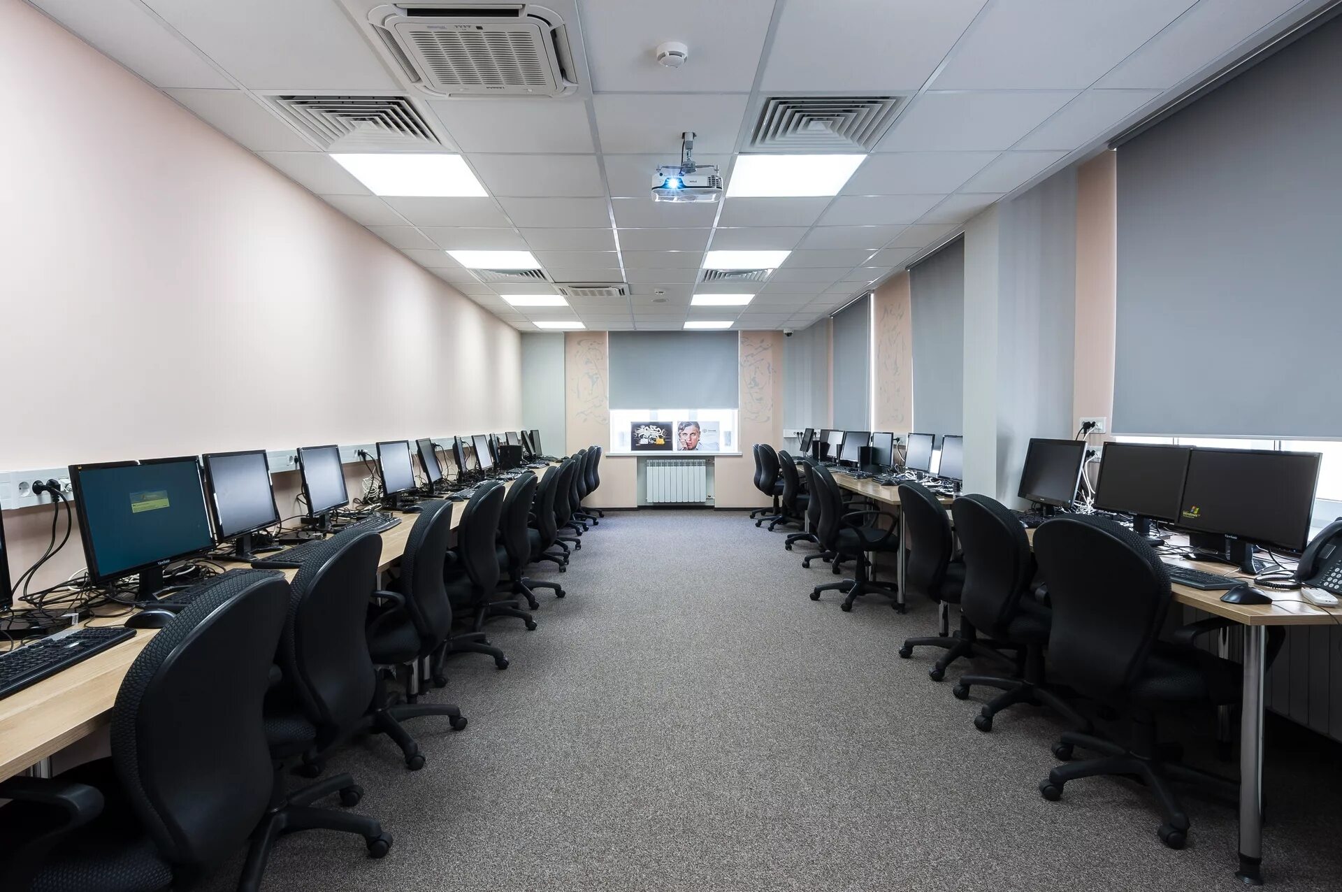 Лучшие колл-центры россии. Рбк банк лого. Банк рбк казахстан. Колл центр рбк банк. Ао bank rbk.