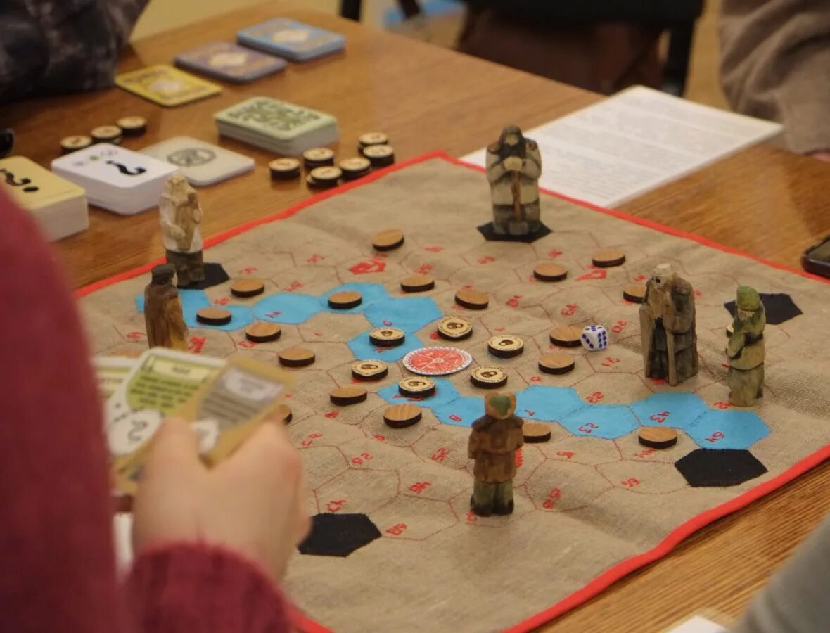Как играть в игру поход. Настольная игра поход. настольная игра калевала. игры в походе. сампо игра.