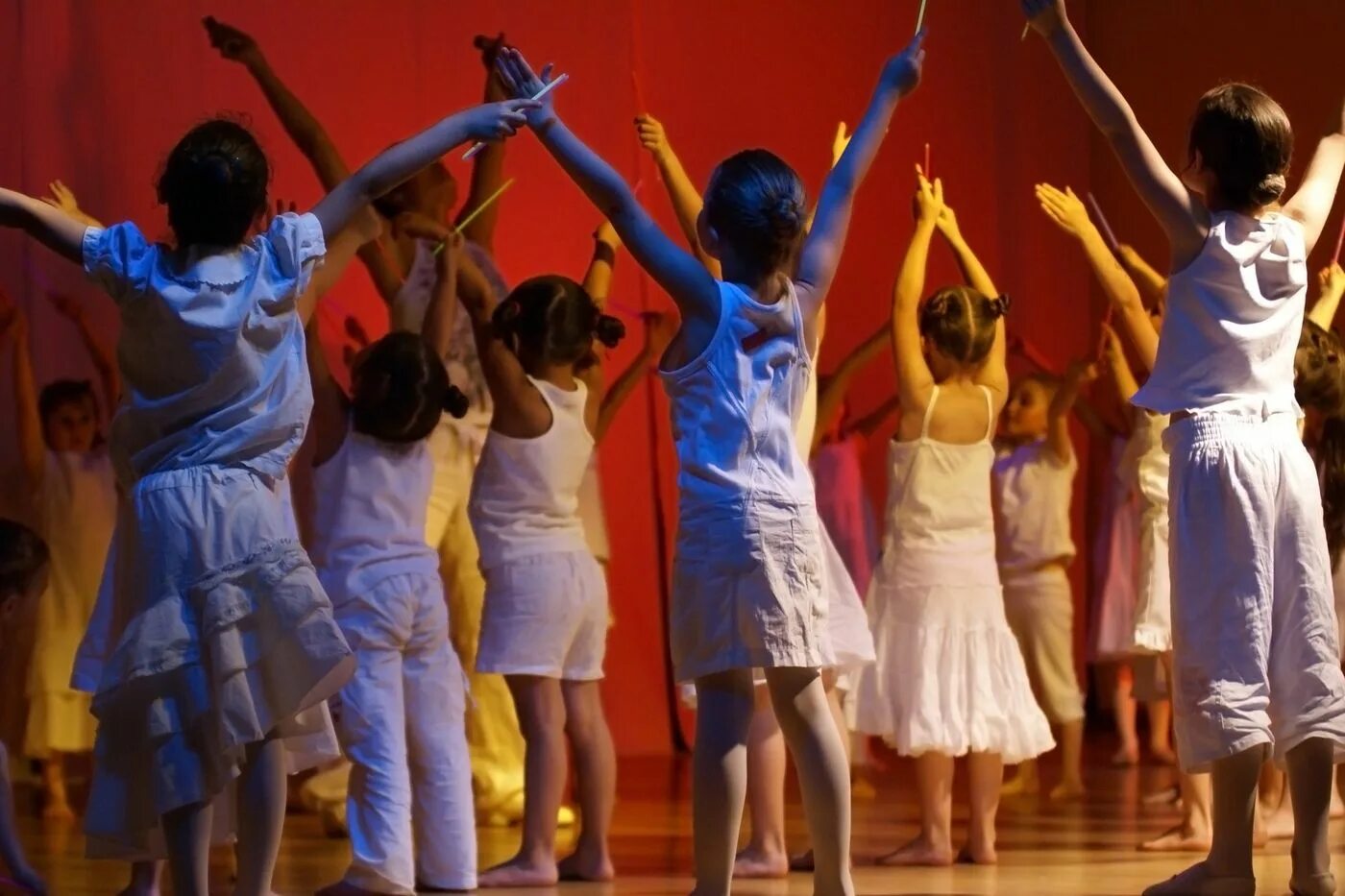 School performances. Драматерапия для детей. Подростки в театре. Brit school in london. Concert at school.