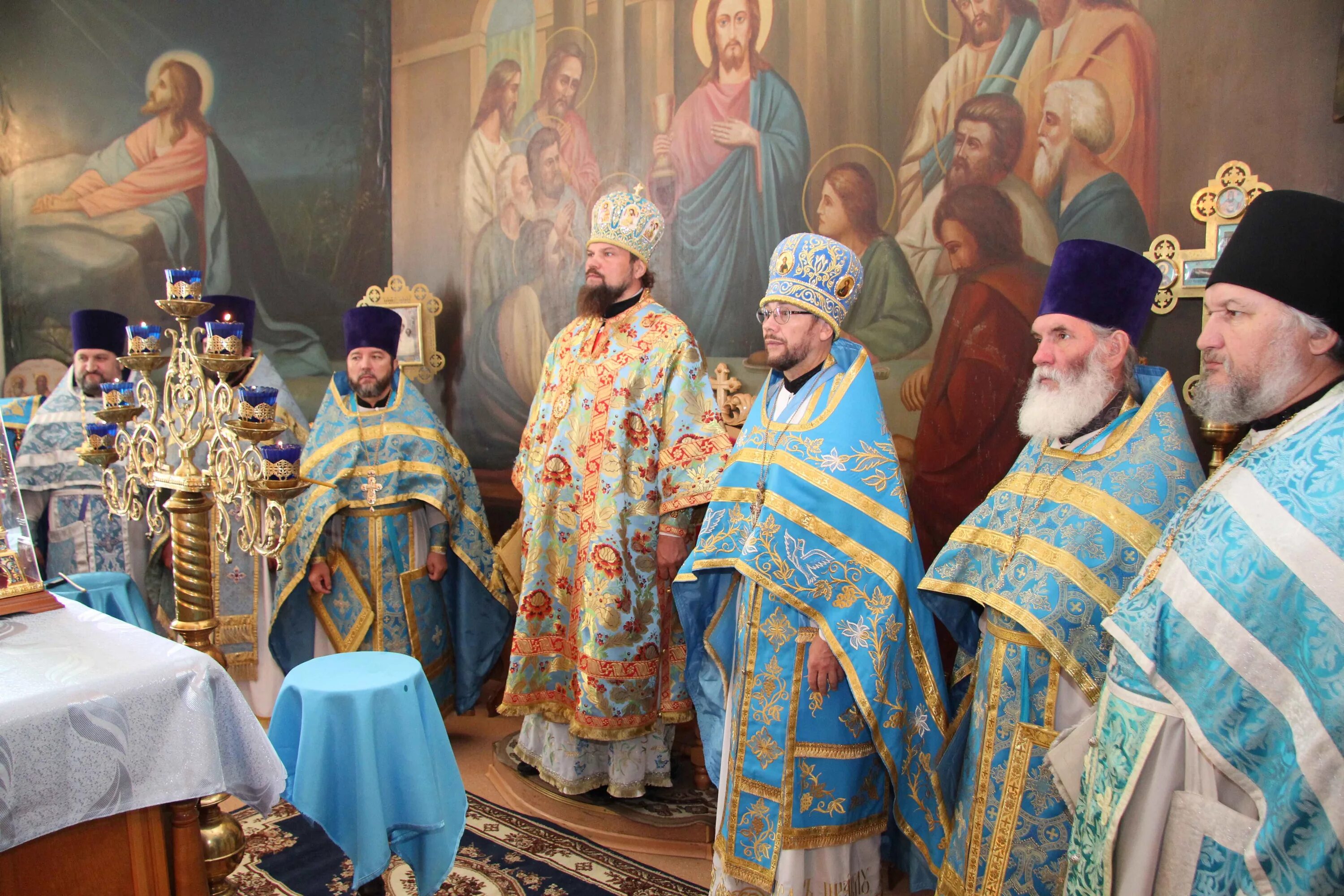 богослужение в храмах сыктывкара. служба в храме сыктывкар. хоспис в сыктывкаре в кочпоне. епископ питирим служит литургию. посещение патриархом кириллом котласской стефановской церкви.