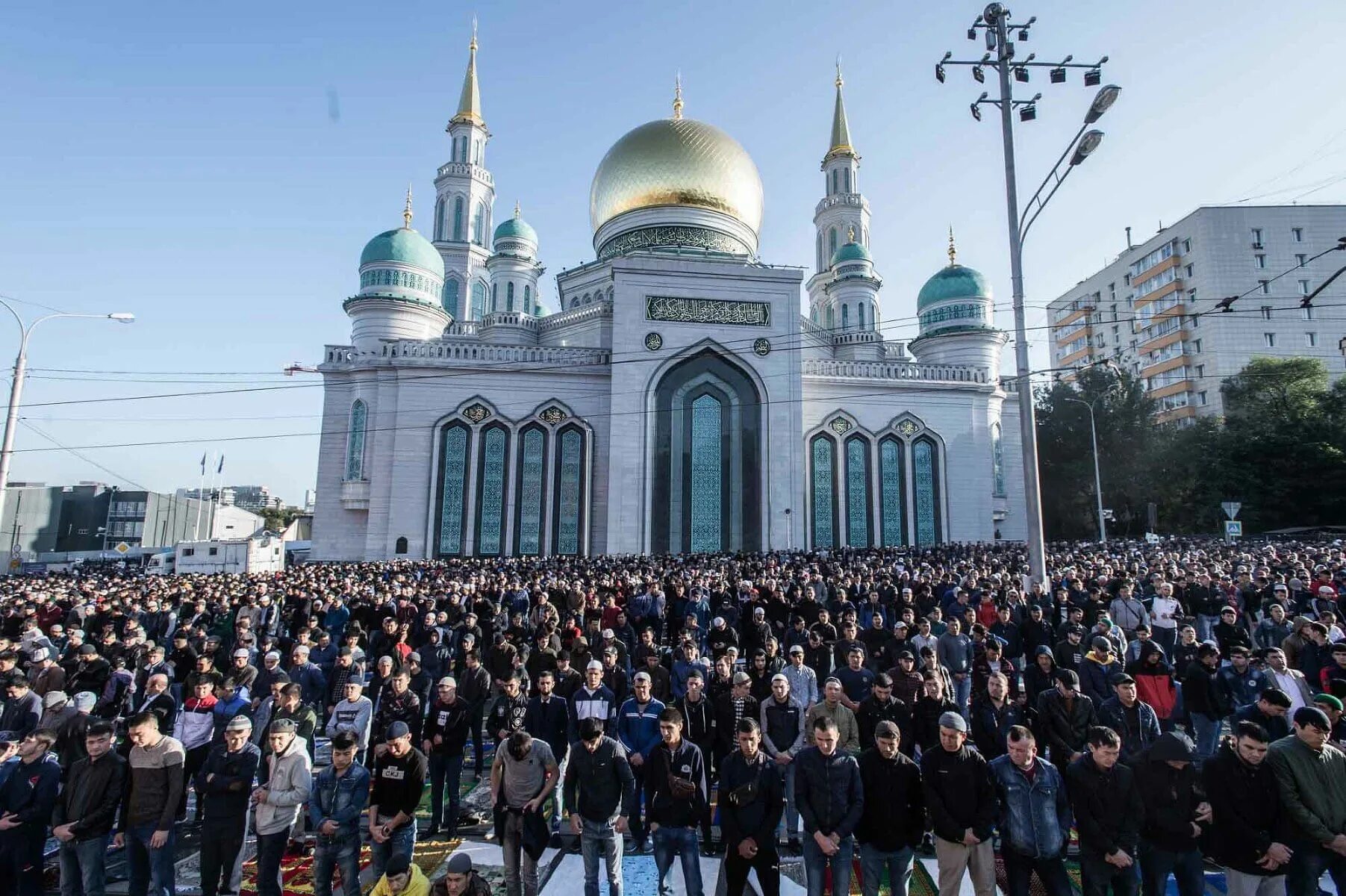 Видео ураза. Мечеть в Москве Курбан байрам. Курбан байрам в Соборной мечети Москвы.