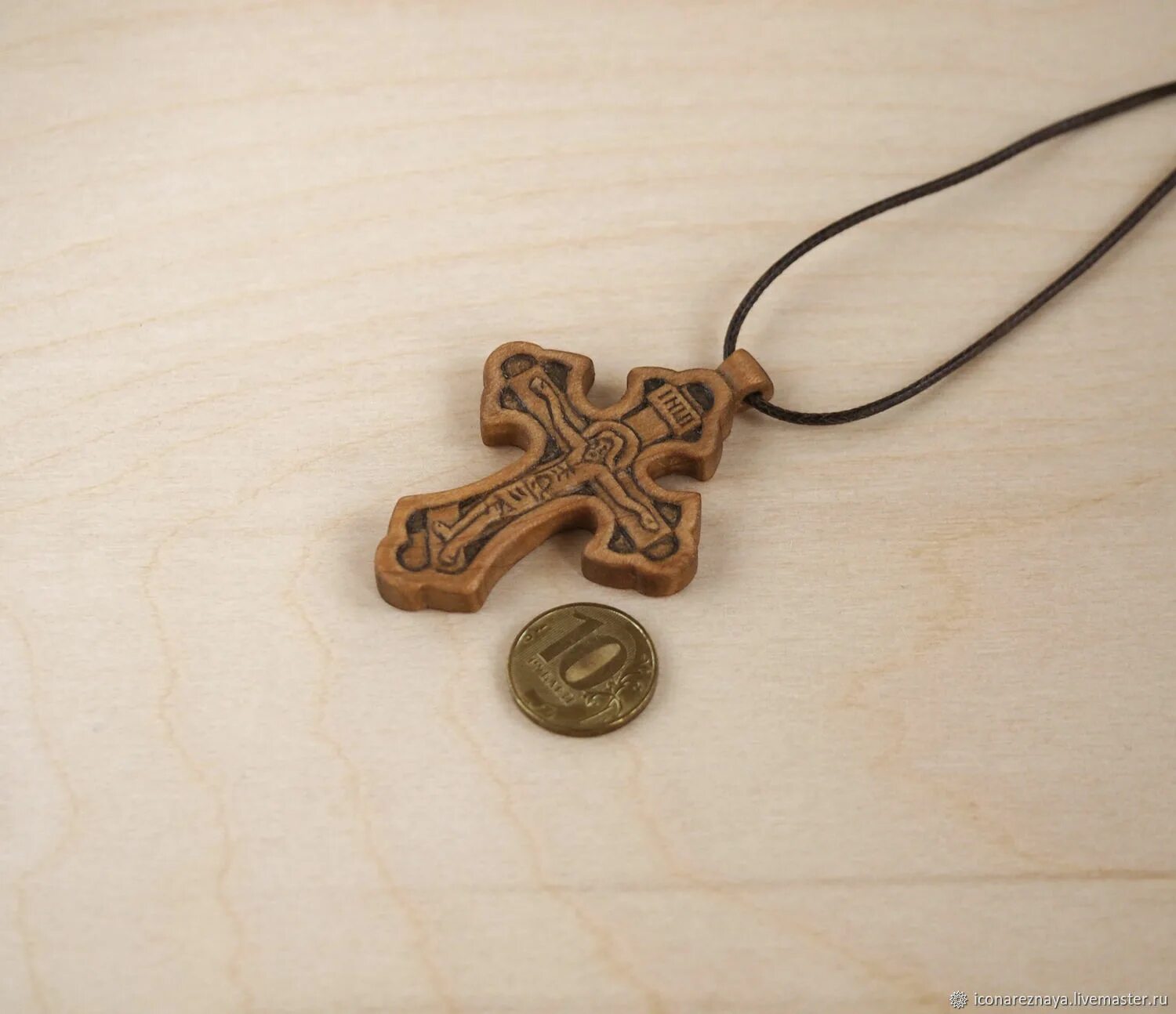 Крест нательный деревянный. Крестик православный деревянный. Деревянный крест на шею. Нательный крестик из дерева.