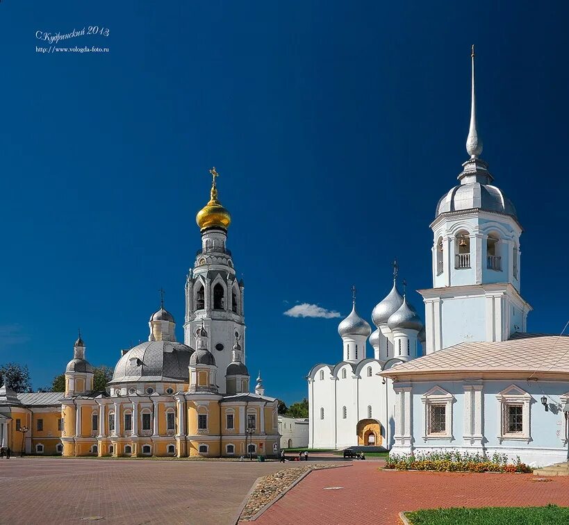церковь на кремлевской площади в вологде. вологда соборная площадь. вологда кремлевская площадь камера. софийская площадь вологда. кремлевская площадь вологда.