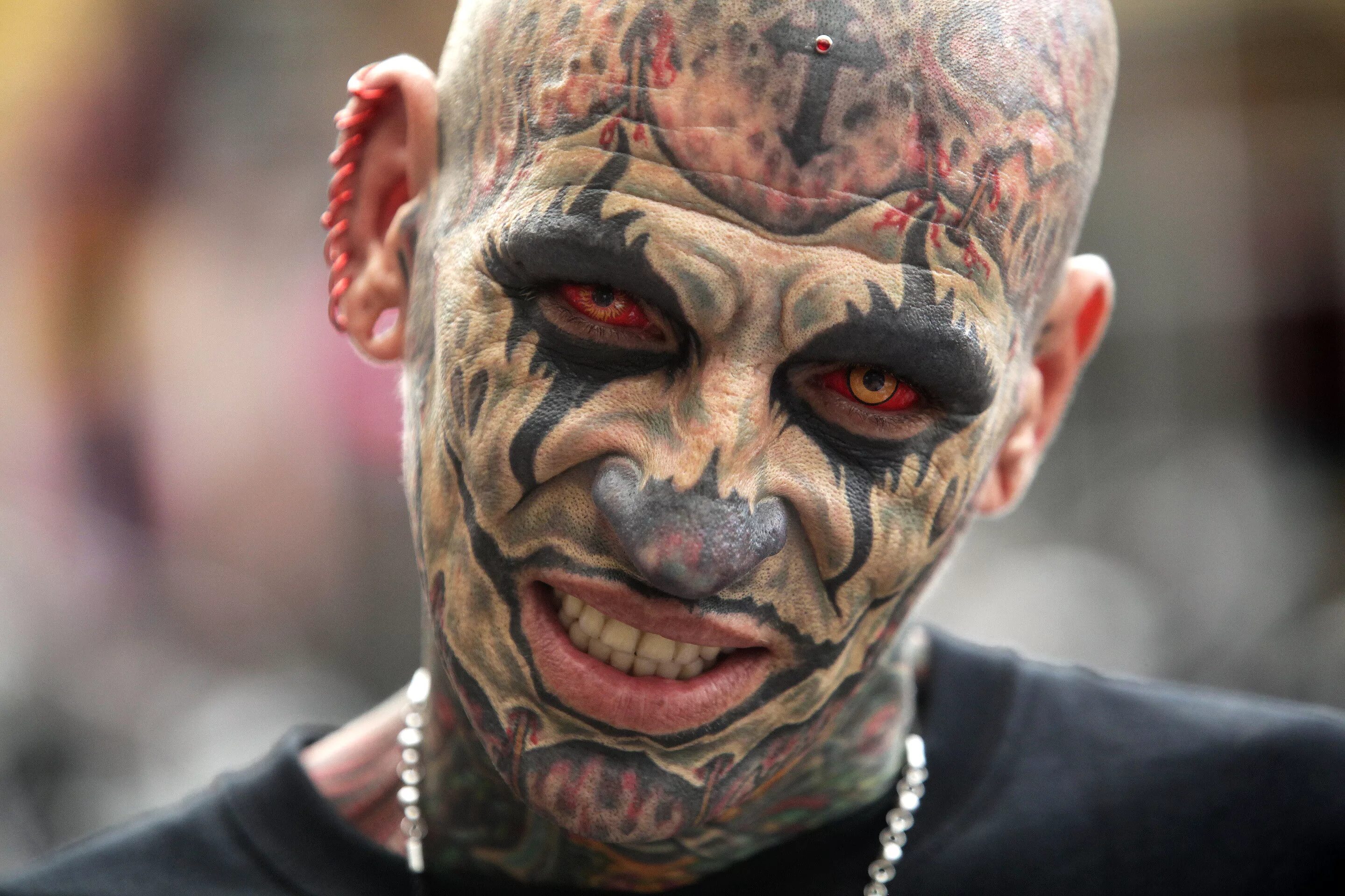 Самое шокирующее мужское. Самый татуированный человек в мире.