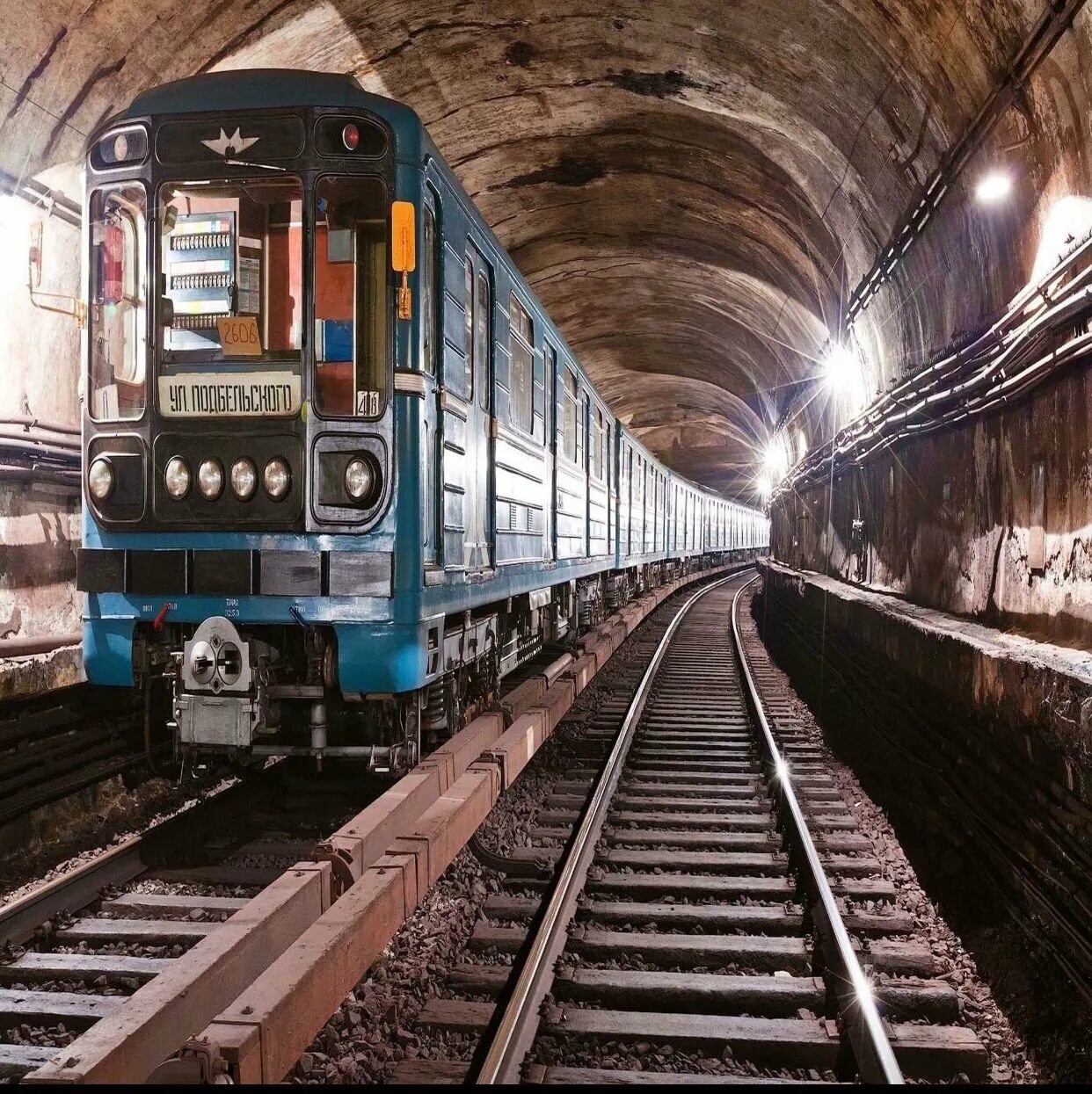 Поезд метро. Поезда метрополитена. Старые поезда метро. Вагон метро. Включи поезд метро