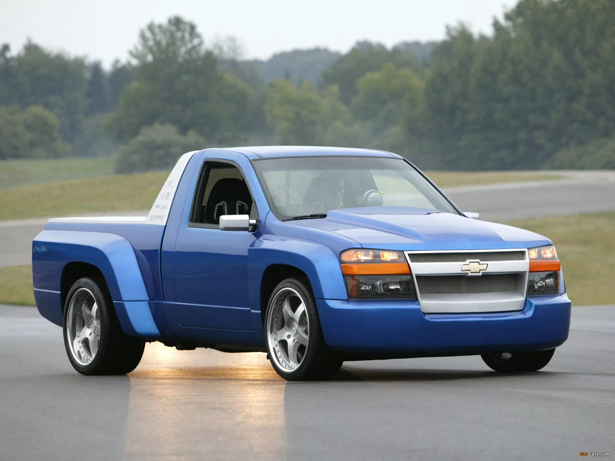 Почему машина легковая. Chevrolet Colorado 2004. Chevrolet Concept 2004. Chevrolet Pickup 2005. Американский пикап Шевроле.