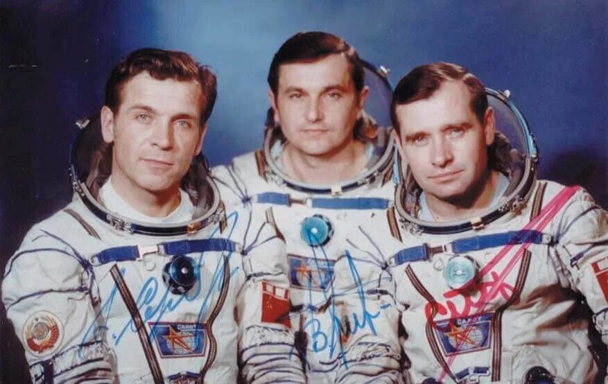 Союз т 8. 1983 - Запущен пилотируемый космический корабль «Союз т-8». Космический экипаж Титов- Стрекалов-Серебров. Стрекалов космонавт.