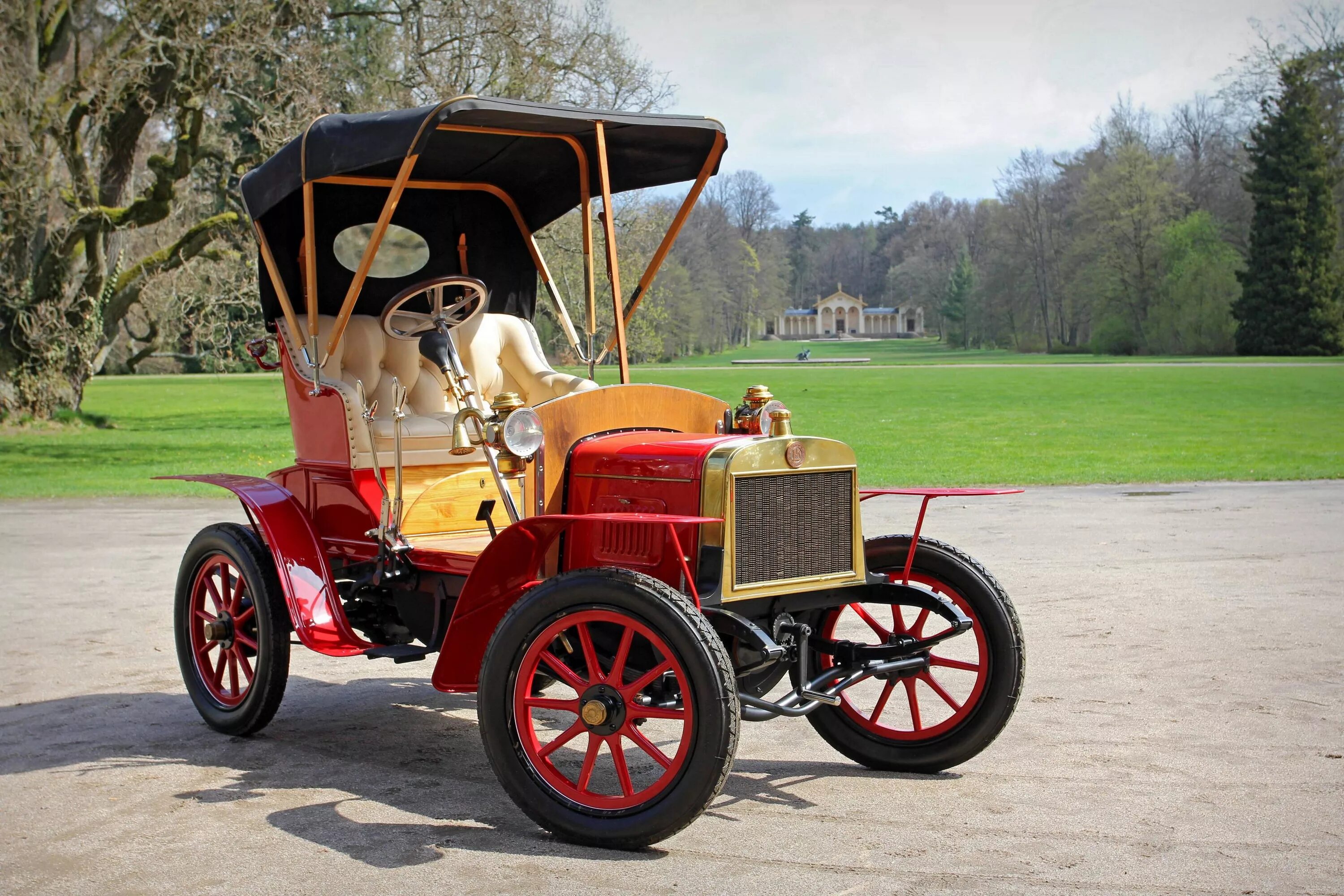 1 автомобиль шкода. Автомобиль Laurin and Klement voiturette 1905 года. Автомобиль Шкода voiturette 1905 года. Laurin & Klement машины. Шкода самая первая модель 1895.
