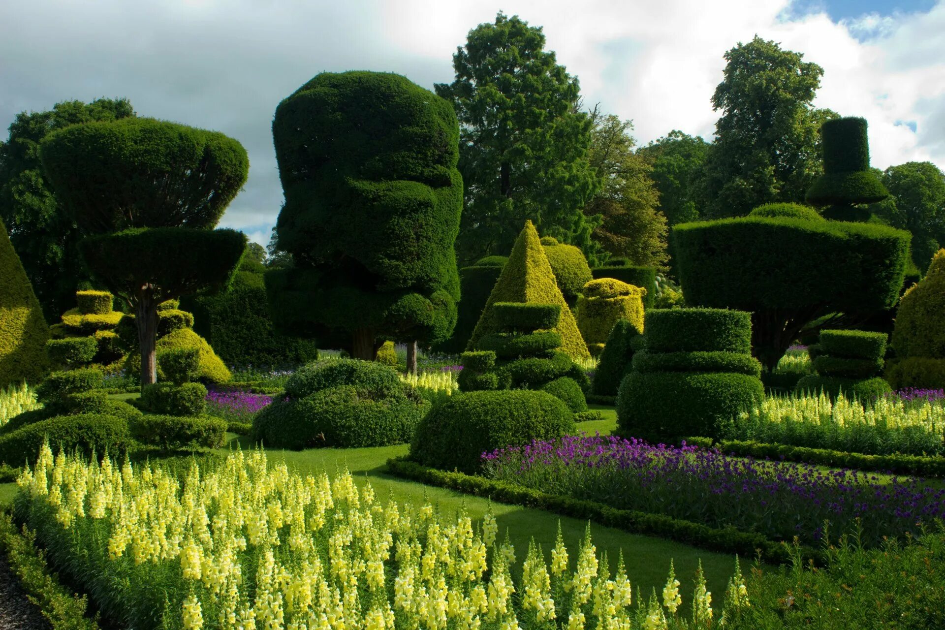 Plant england. Великобритания Bodnant сады Уэльс. Парк Фредвилл, Нонингтон, Великобритания. Монреальский Ботанический сад Монреаль. Затерянные сады Хелигана Великобритания.