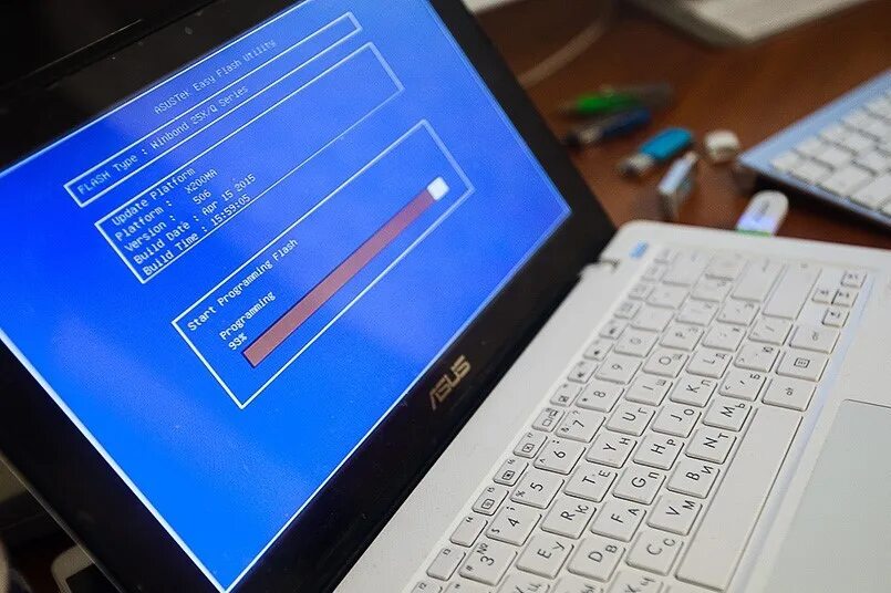 Asus установил windows 7. Как установить виндовс на ноутбук асус вивобук. Ноутбук асус для монтажа видео. Ноутбук asus windows 10. Винда на ноутбук.