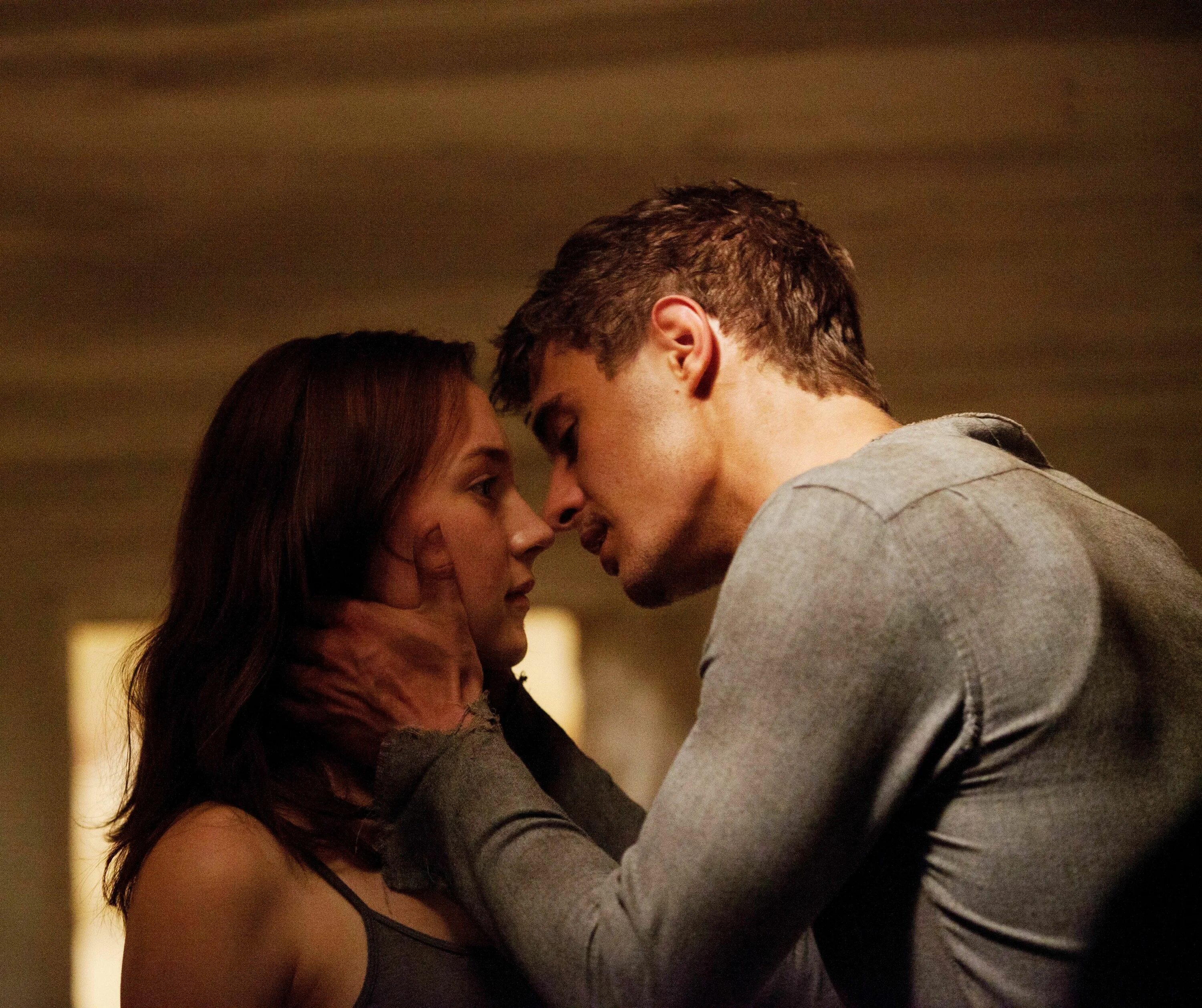 Take me to the host. Сирша ронан гостья. гостья / the host (2013). гостья мелани и джаред.