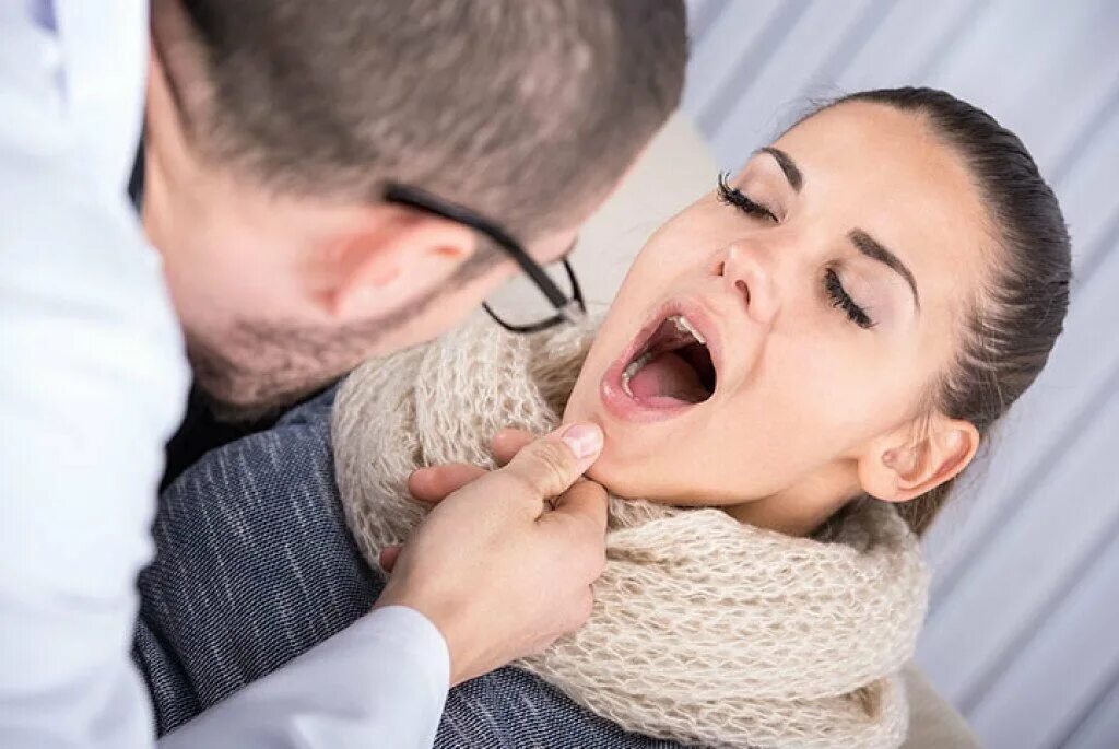 Bad throat. Пациент с больным горлом.