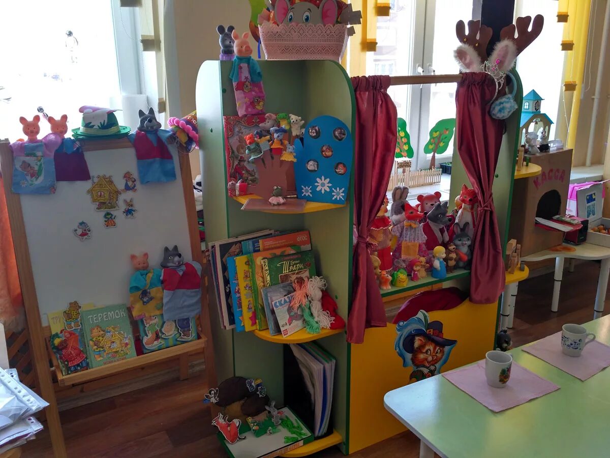 театральный уголок в детском саду. театральная зона в детском саду. театрализованный уголок в детском саду. театральные уголки в детских садах. музыкально-театральный уголок в детском саду.