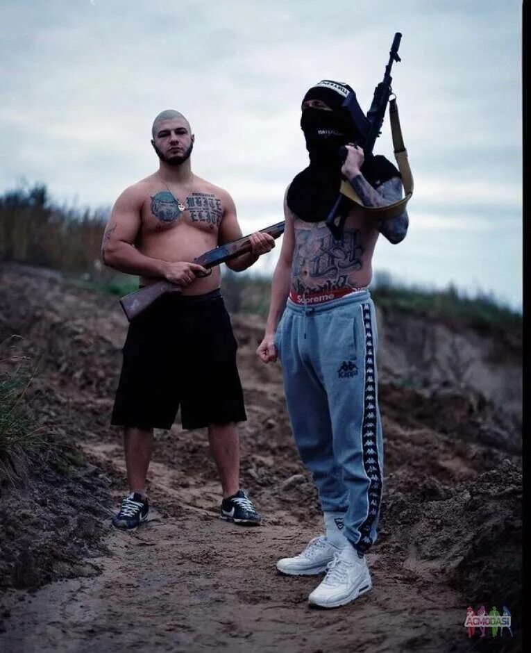 Хапка добра. Бенгальские подонки. Фото в стиле криминал. Капа братка плана хапка. 33 х летний подонок.