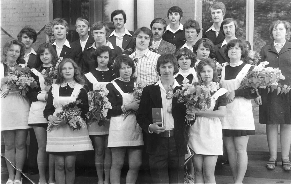 Выпускники школы. Школа 1 докшицы выпуск 1993. Фирсановская школа выпуск 1967. Выпускники сш 1. Выпускной в средней школе.