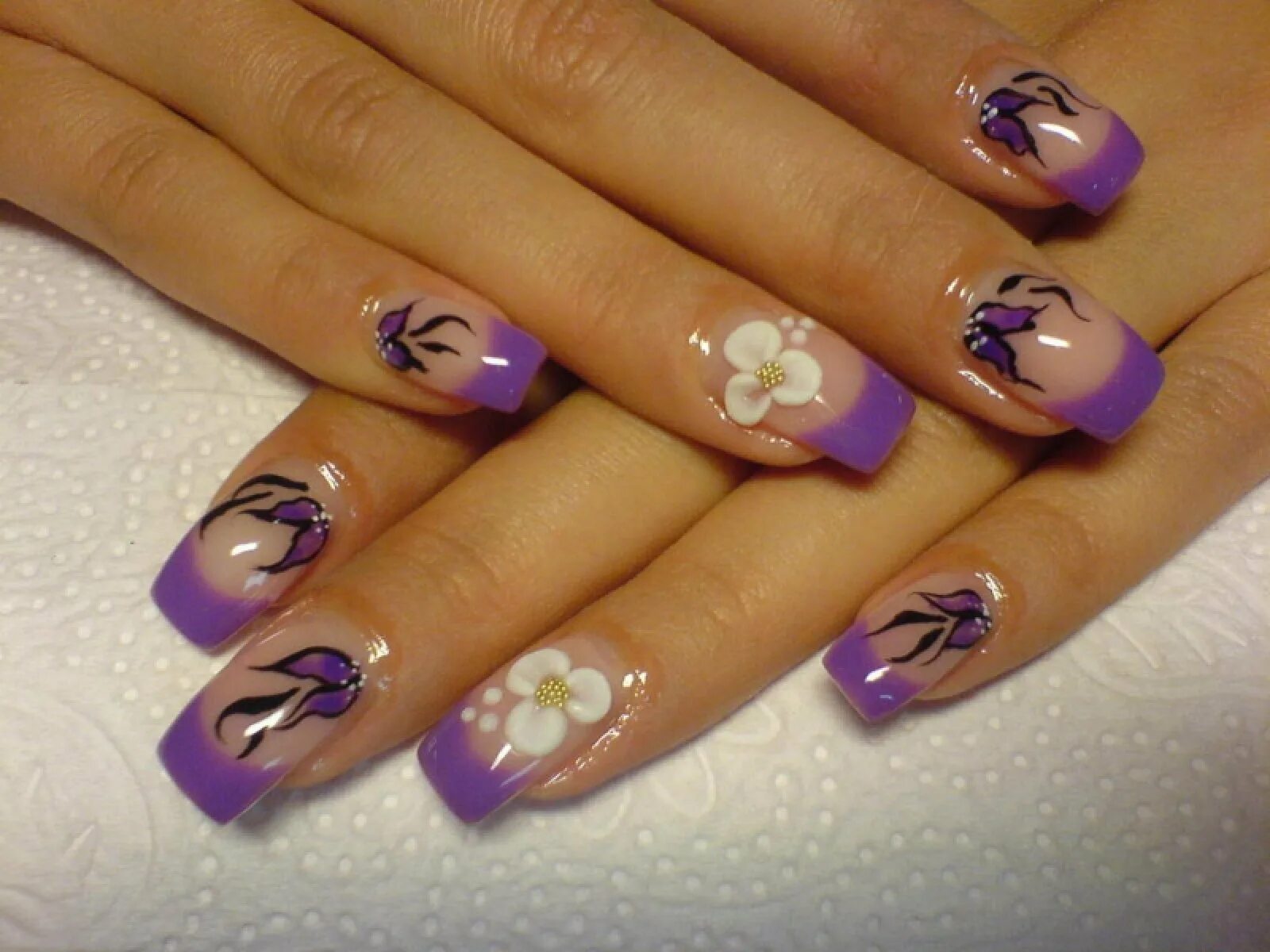 Рисунок маникюра гель. Рисунки на ногтях. Красивый дизайн ногтей. Фиолетовый френч. Сиреневый френч на ногтях.