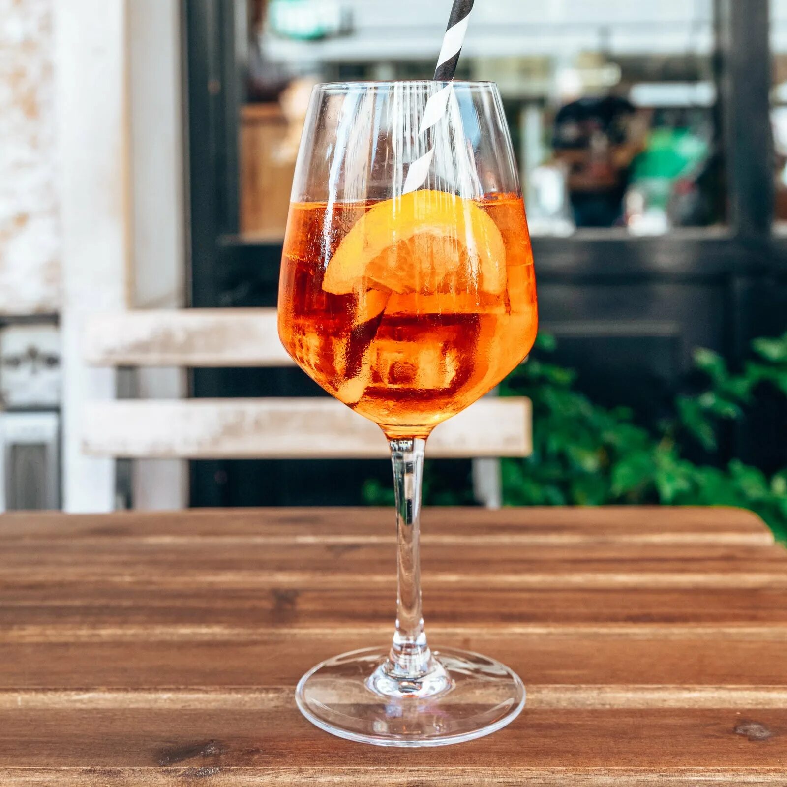 Aperol Spritz коктейль. Кампари Спритц. Кампари Спритц коктейль. Апероль и Кампари тоник. Апероль кампари