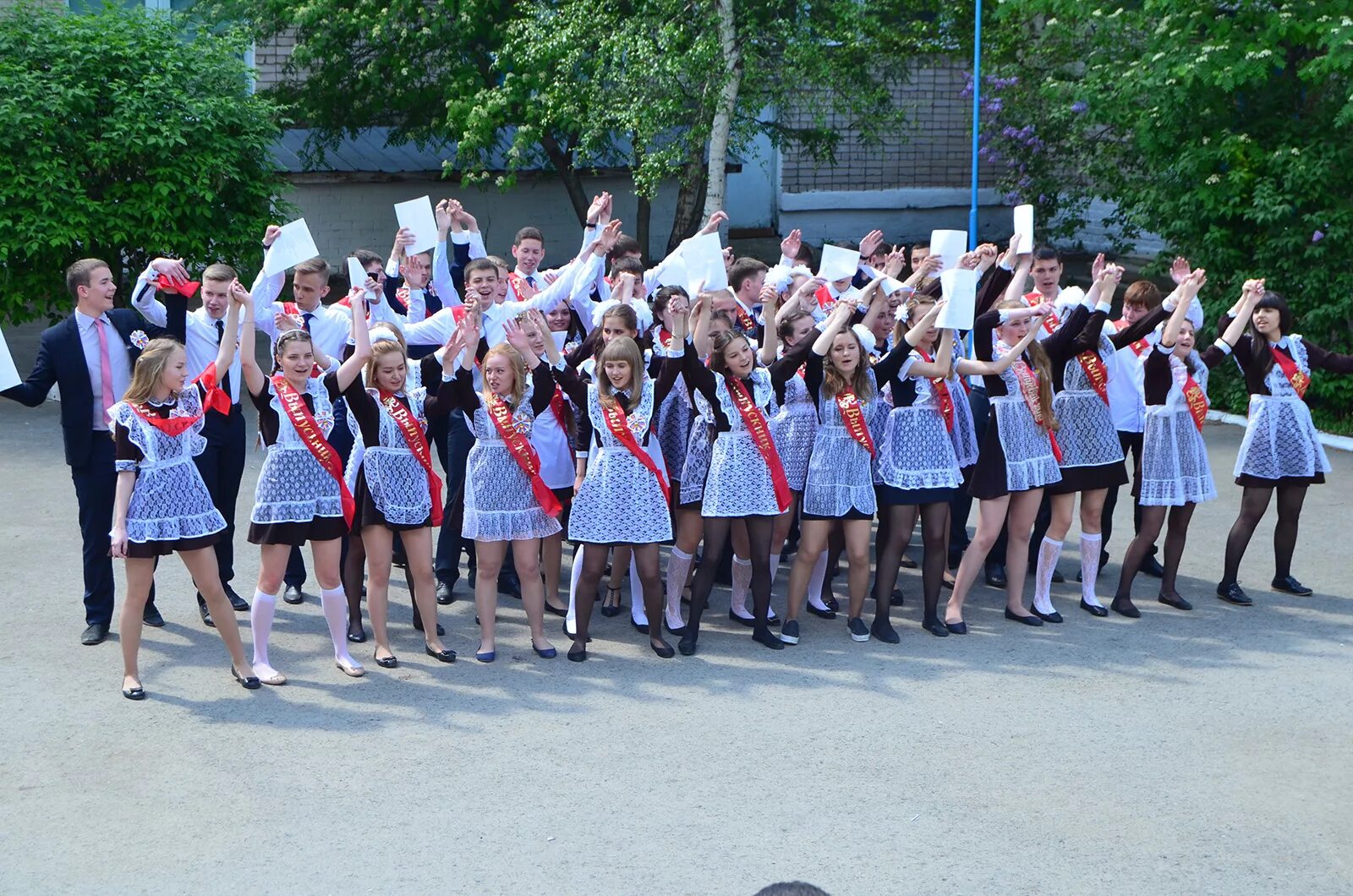 сценка на последний звонок. сценарий последнего звонка 11 класс веселый. последний звонок сценарий 9. сценарий последнего звонка 11 класс. сценарий последнего звонка 11 класс.