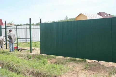 Заборы из профлиста на сваях