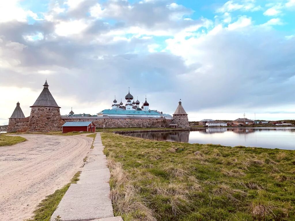 Соловецкие острова святыни. Соловки Карелия. Соловецкий монастырь Карелия. Остров Соловки Карелия. Кижи Валаам Соловки.