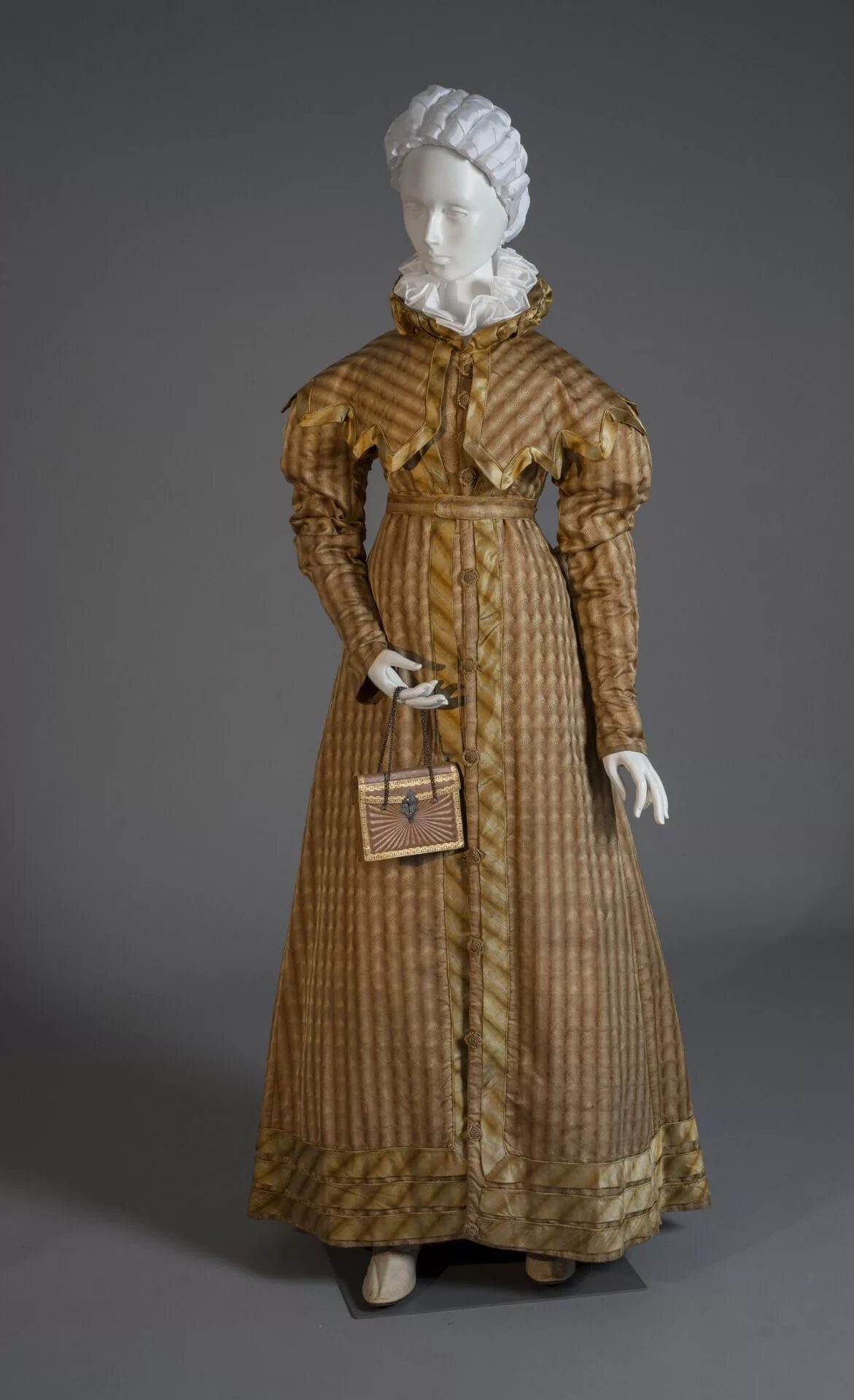 Одежда 1800. Пелисс одежда 18 19 век. Мода 19го века. Мода 1815-1820 гг. Редингот Ампир.