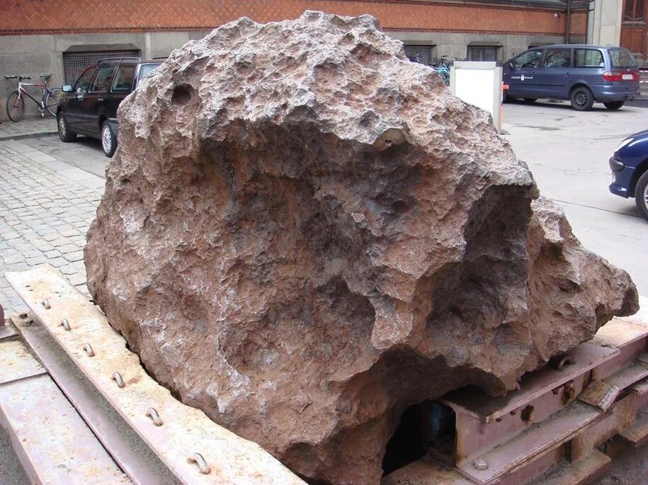 метеорит анигито. упавший метеорит. обломки метеорита. самые большие найденные метеориты. самые большие найденные метеориты.