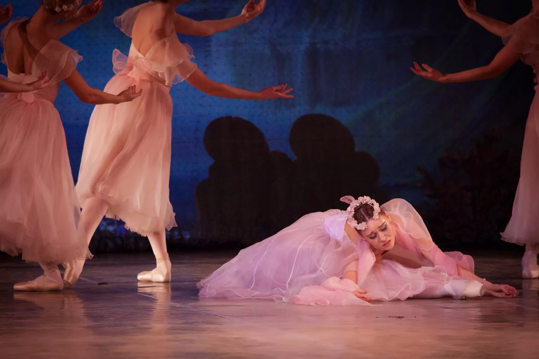 Сильфида балет содержание. Балет сильфида бурнонвиля. Балет сильфиды дягилев. Мэдж сильфида. Сильфида балет.