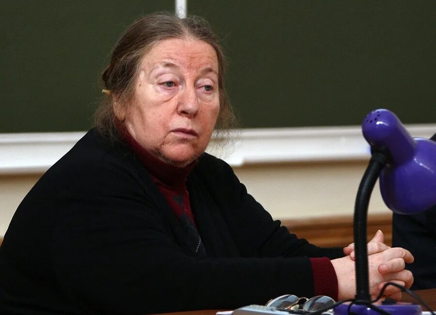 Искусствовед вузы. Мгахи сурикова. Девушка искусствовед. Искусствовед вузы. Ольга попова искусствовед.