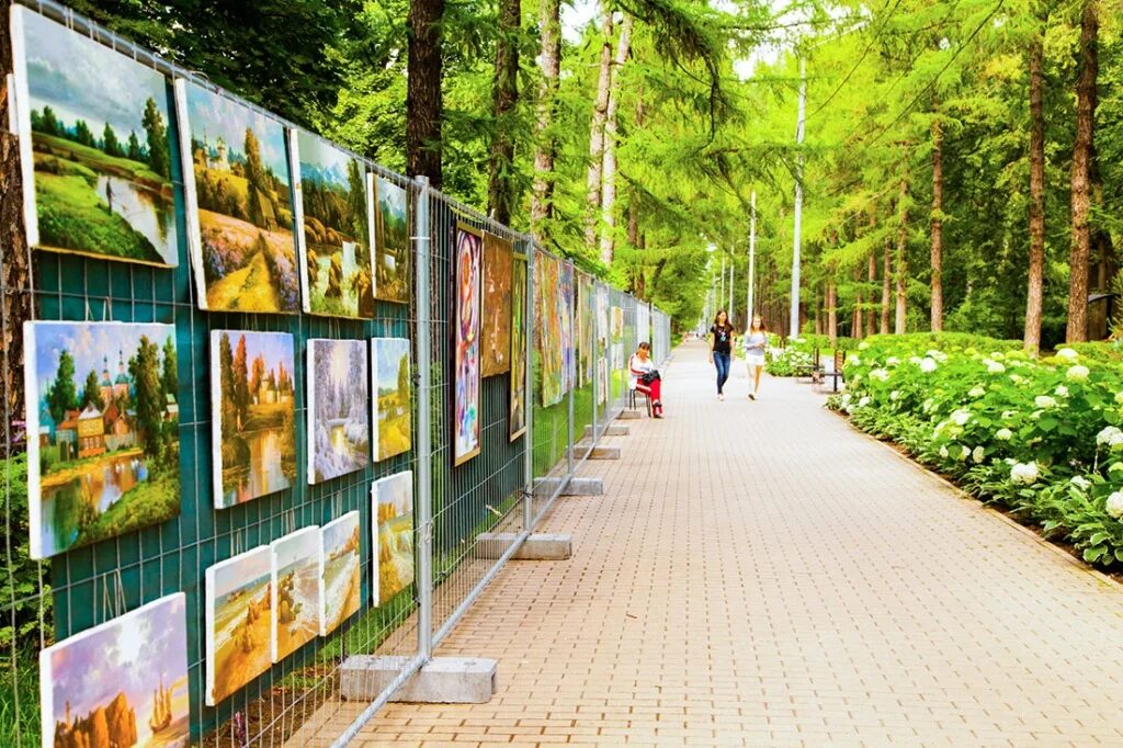 Галерея парк сайт. Парк Сокольники аллея художников. Вернисаж в Сокольниках аллея художников. Аллея художников Шадринск. Песочная аллея Сокольники.