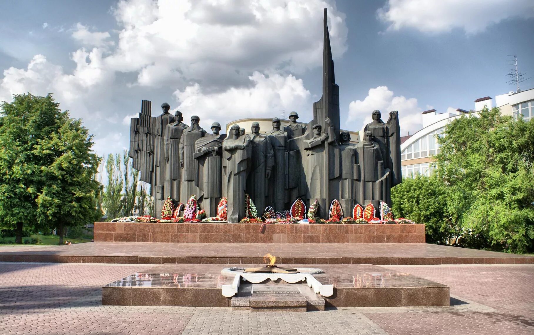 Как называется мемориал. Памятник на площади победы воронеж. мемориальный комплекс площадь победы воронеж. примечательности воронежа площадь победы. мемориал победы воронеж.