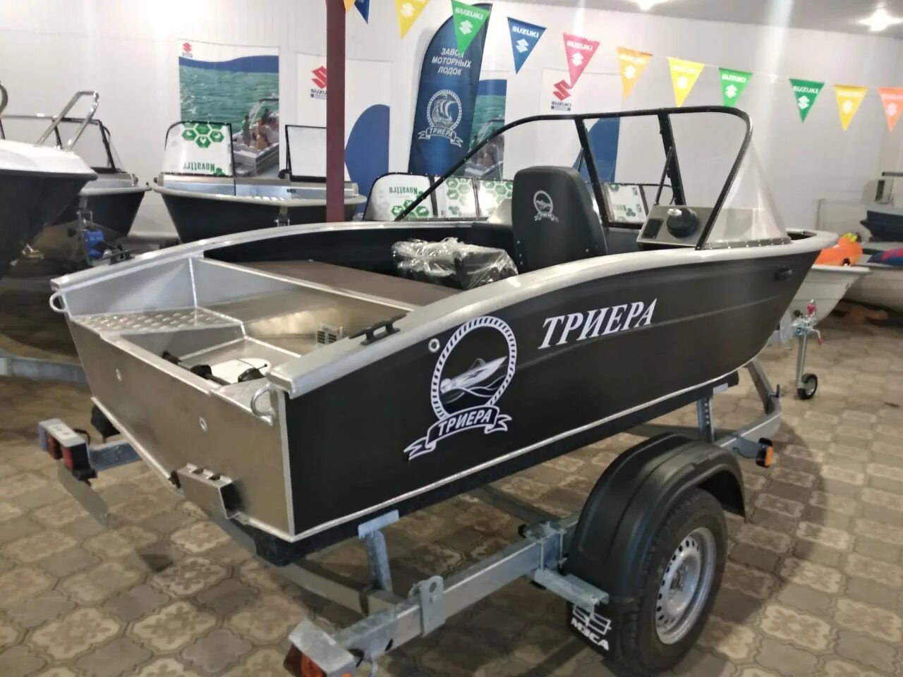 Триера 460 фиш. Триера 390 тент. Лодка триера 390 румпельная. Триера 390 фиш комфорт. Триера 390 фиш.