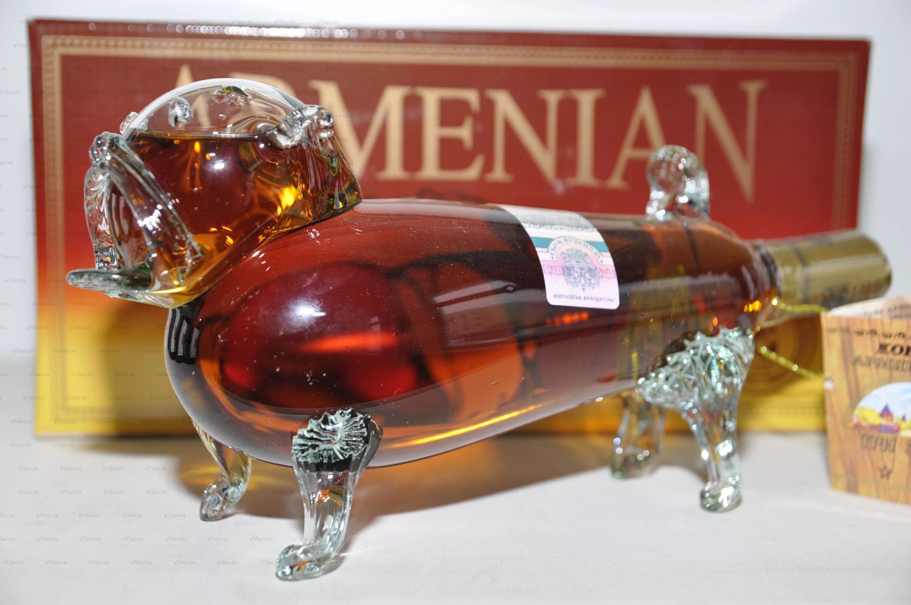 Армянский коньяк сувенирный Иджеванский. Большая бутылка коньяка