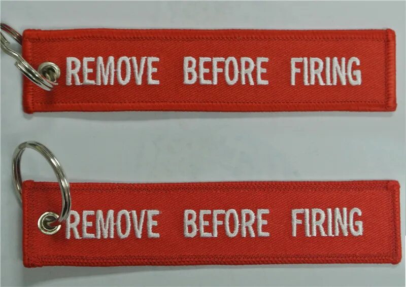 Removed. Remove предложения. Remove предложения. Ремув бефо флайт. Remove before use красная табличка.