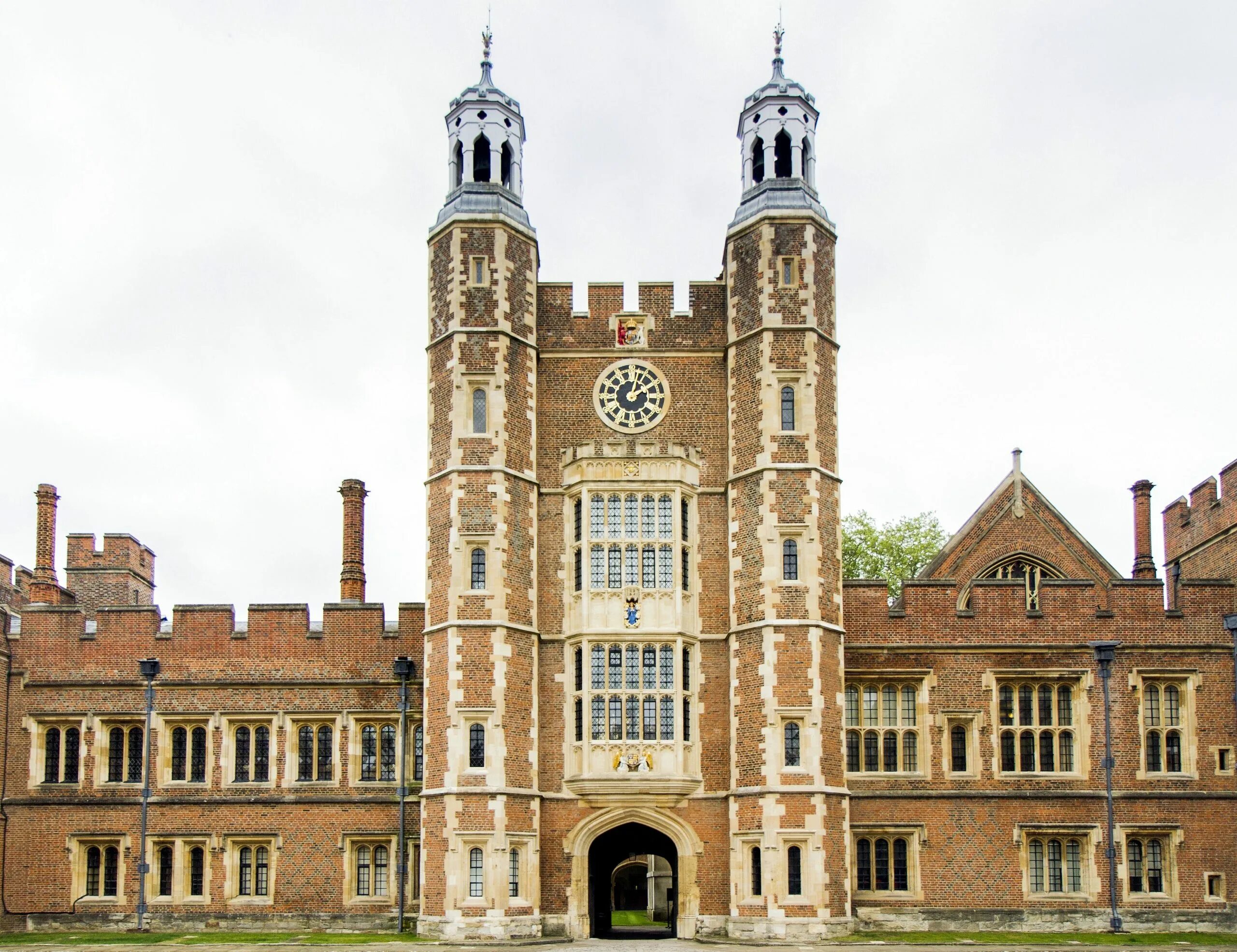 College schools. Итон школа в Англии. Итонский колледж в Англии. Eton College (Итонский колледж). Колледж Eton, Виндзор Англия.