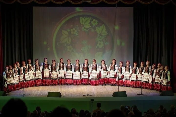 Кокошники хора пятницкого. Российские песни хоры. Ивантеевка хор радуница участники. Государственный академический северный русский народный хор. Уральский народный хор екатеринбург.