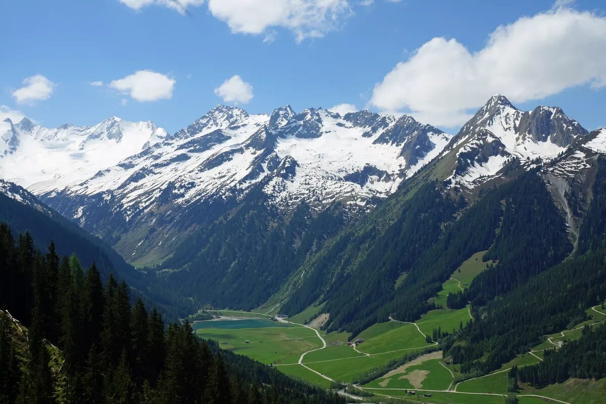 Альпийские горы в Австрии. Швейцария горы Альпы. Альпы Италия Австрия. Долина Фунес Доломитовые Альпы Италия.