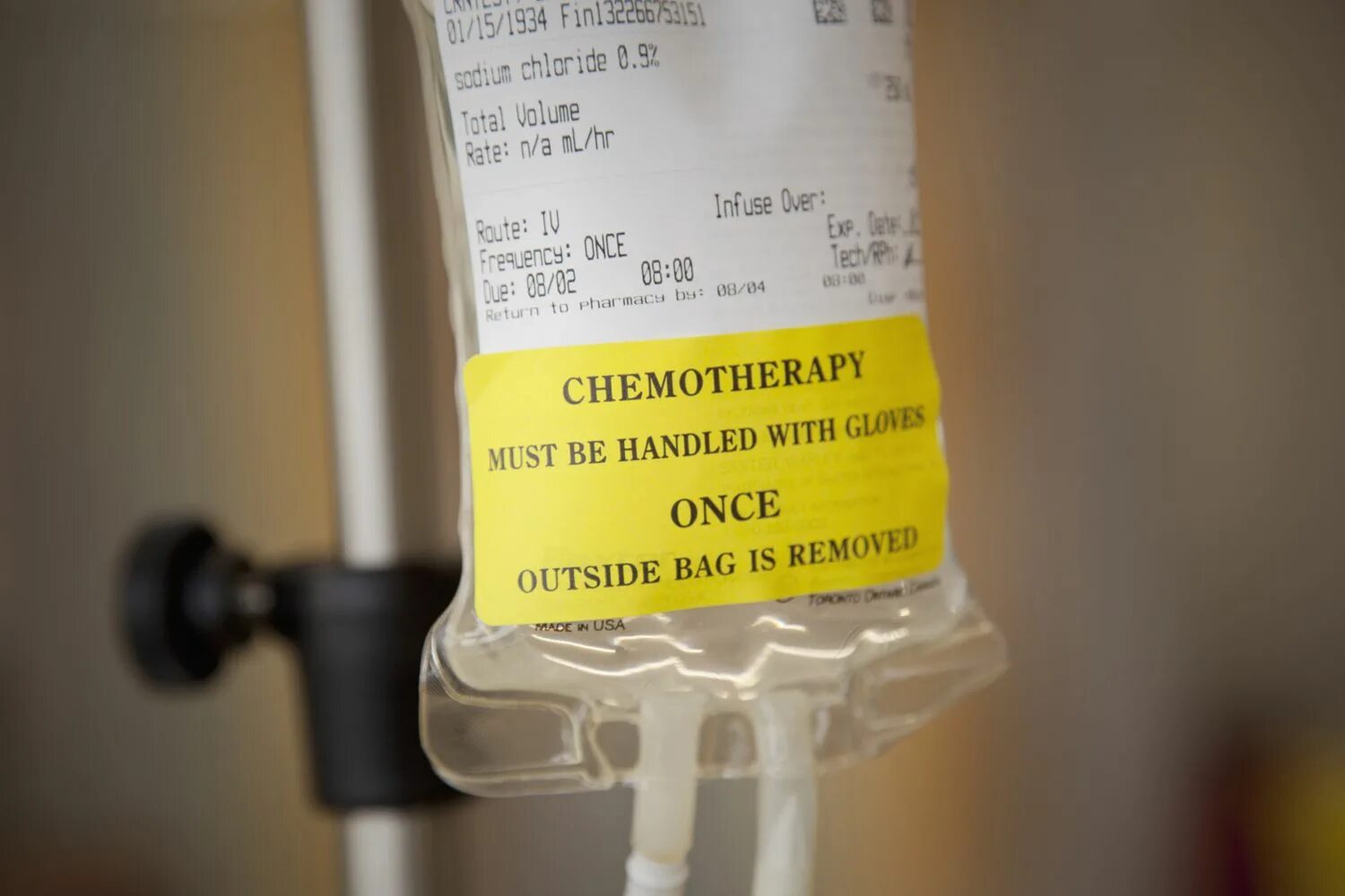 3 химиотерапия при раке. Chemotherapy. Химиотерапия капельница. Капельница химиотерапии онкозаболеваний. Внутривенная химиотерапия.