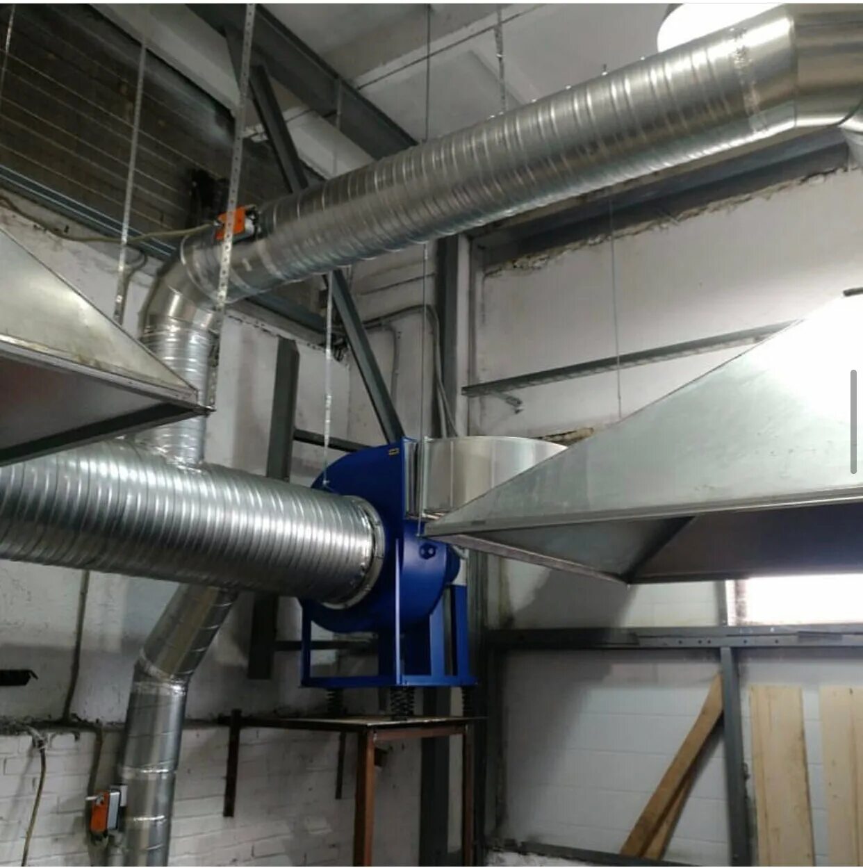 приточно вытяжная система дымоудаления. монтаж вытяжной вентиляции. система втяжка вытяжка вентиляции.