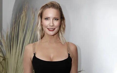 Зухрес қаласының жалаңаш қыздары