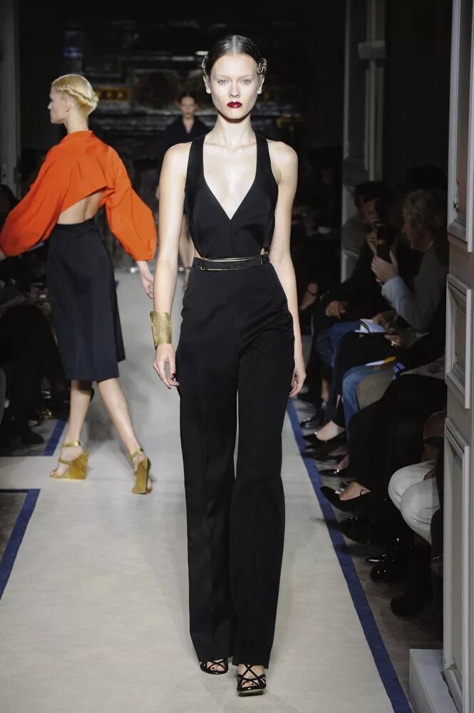 Ив сен лоран одежда 2021. Ив сен лоран коллекции одежды. Ив сен лоран коллекции одежды. Ysl одежда. Ив сен лоран одежда.