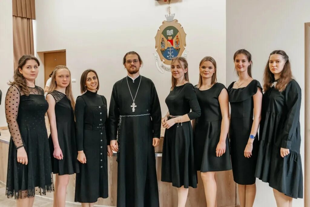 и. международный конкурс имени петра ильича чайковского. регент серафим дубанов. учитель биолог борис всесвятский. верхний храм всесвятского храма в даниловском.