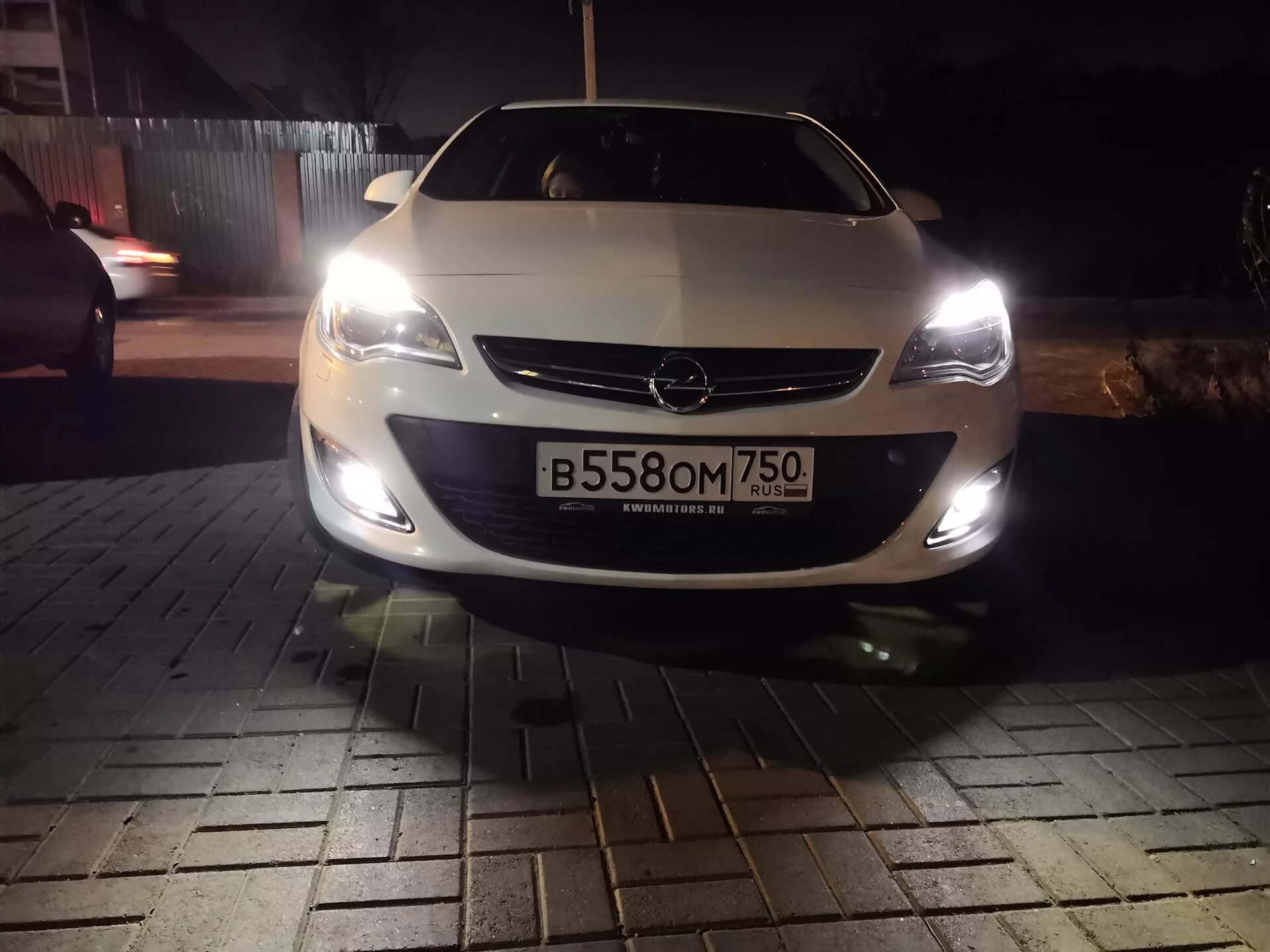 Opel Astra 2011 ПТФ. Opel Astra j светодиодные лампы. Opel Astra j led диоды.