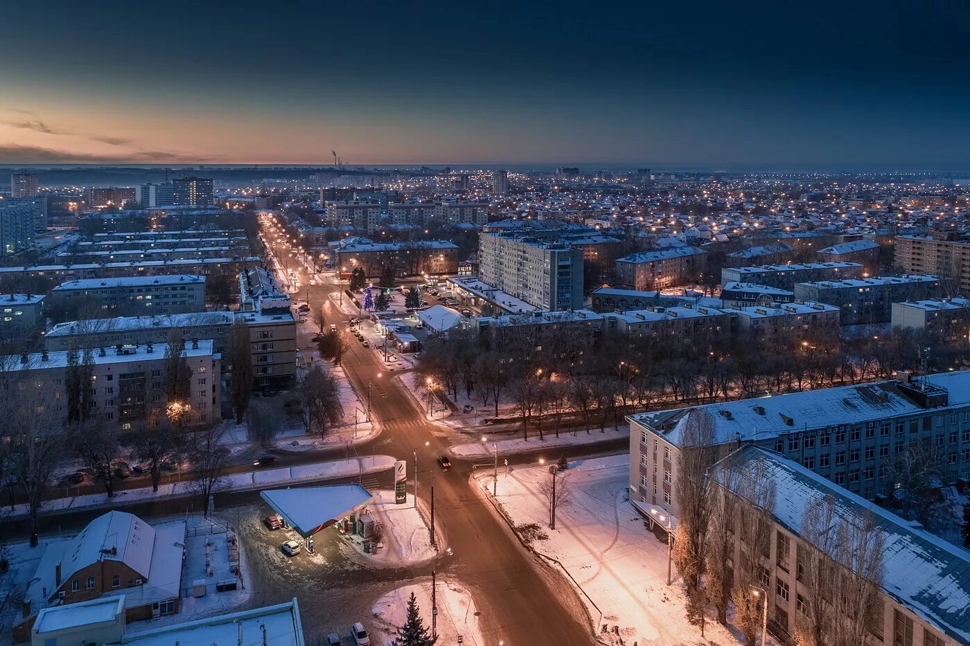 Пенза зима фото. Зима Тольятти Центральный район. Тольятти Центральный район зимой. Тольятти ночью центр. Комсомольский район Тольятти зима ночь.